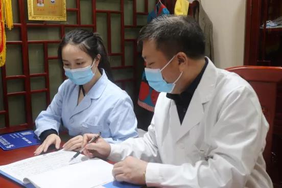 重庆中医肿瘤专家石毓斌出诊是什么样的?