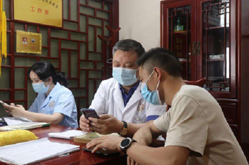 以百姓健康为己任,行医济世在行动